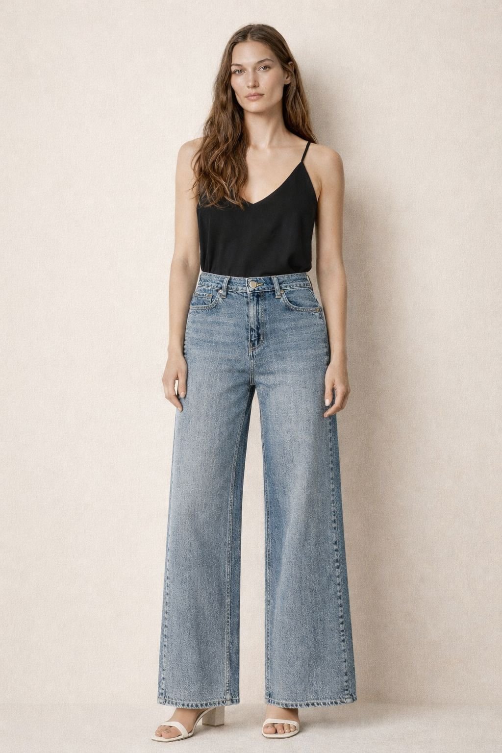 Relaxed Wide-Leg Denim Jeans – Light Wash